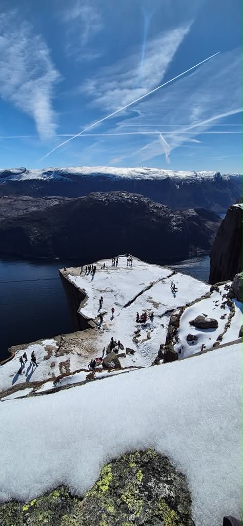 Winter Hike to Preikestolen (2 of 3)